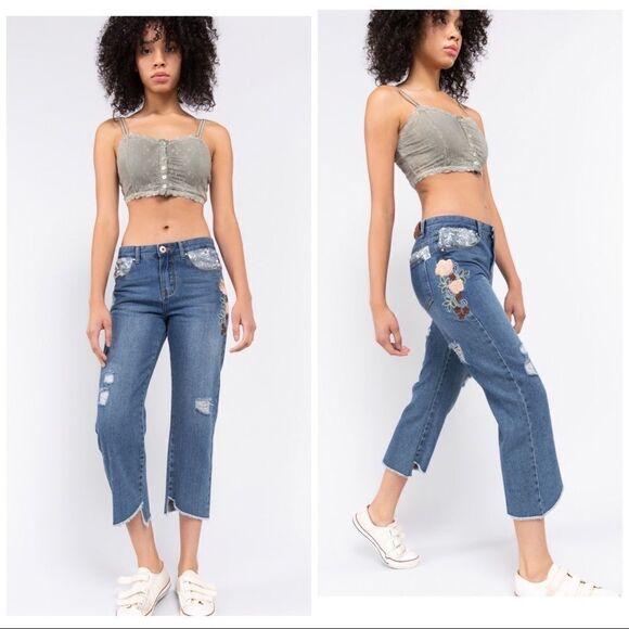 𝅺boyfriend Fit Distressed Jeans w Floral Embroidery - Picture 1 of 15